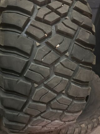 Neumáticos 4x4 285/60R18 BF GOODRICH MUDTERRAIN