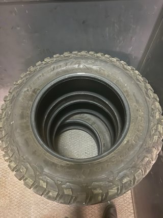 Neumáticos 4x4 285/60R18 BF GOODRICH MUDTERRAIN