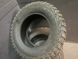 Neumáticos 4x4 285/60R18 BF GOODRICH MUDTERRAIN