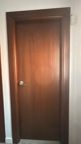 Lote 5 puertas madera interiores y una de cristal.