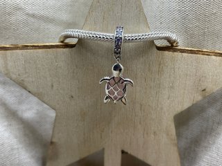 Charm Tortuga Rosa