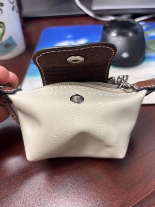 Cartera pequeña beige y marrón