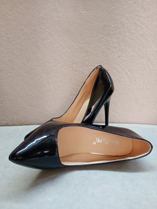 Zapatos de tacón negros charol