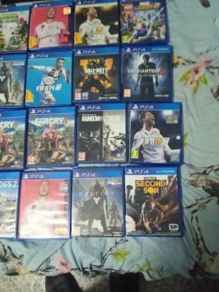 PS4  1TB + Mando + 18 +4 juegos hdmi
