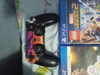 PS4  1TB + Mando + 18 +4 juegos hdmi