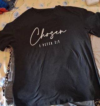 Camiseta Negra Chosen 1 Peter 2:9