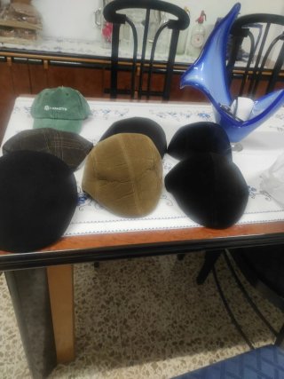Gorras nuevas 5 euros cada una