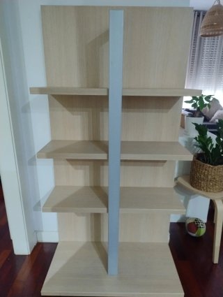 Estantería de madera