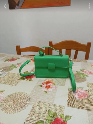 Borsetta verde con tracolla