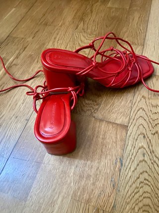 Sandalias de tacón rojas Stradivarius