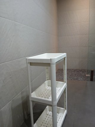 Estantería de plástico blanca
