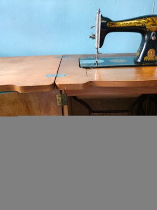 Máquina de coser Singer con mueble original