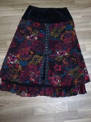 Falda midi gótica / boho con estampado floral