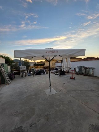 Sombrilla Grande 3x3m con Pie