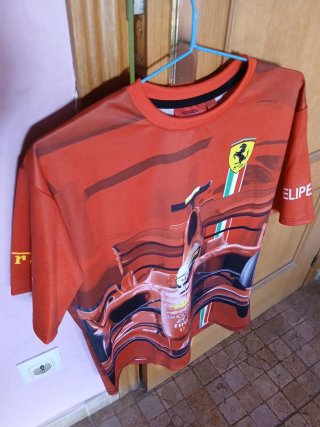 Camiseta Ferrari +bufanda