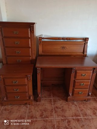 Conjunto de Muebles de Dormitorio de Madera