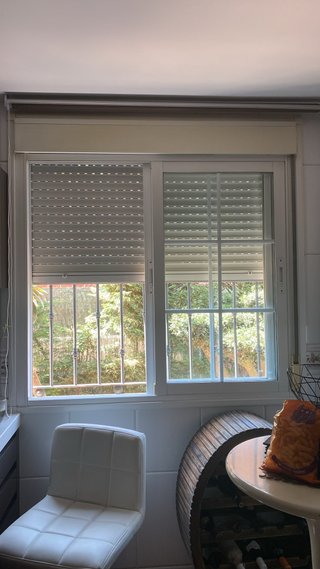 Ventana Corredera de Aluminio con Persiana