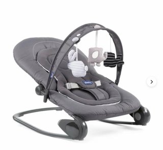 Mecedora Chicco gris con juguetes