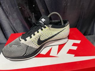 Zapatillas Nike Flyknit Racer Oreo Talla 38.5