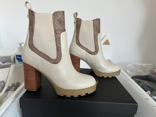 Botines de plataforma Guess