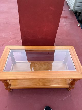 Mesa de centro de madera y cristal