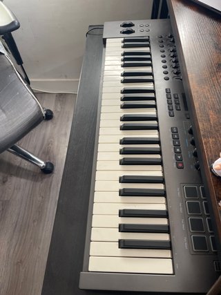 Teclado piano MIDI controlador produccion musical
