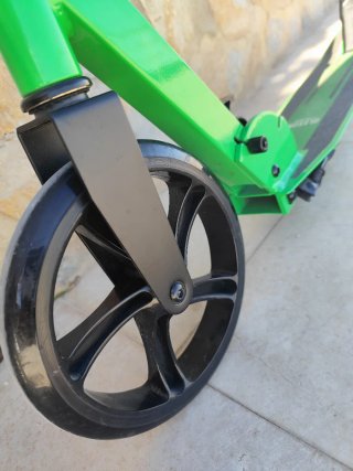Patinete plegable ligero y resistente
