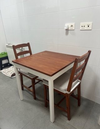 Mesa Cuadrada con 2 Sillas a juego