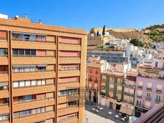 Ático en alquiler en Casco Antiguo - Santa Cruz en Alicante