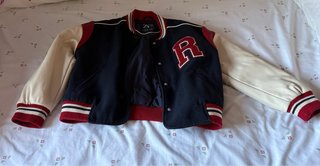 Cazadora estilo universitario Zara