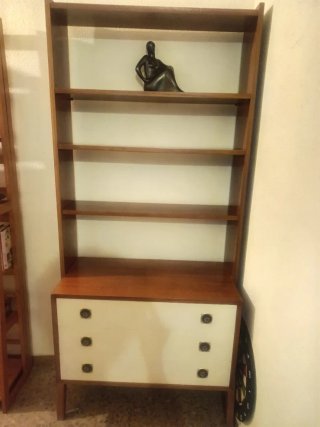 Estantería de Madera con Cajones