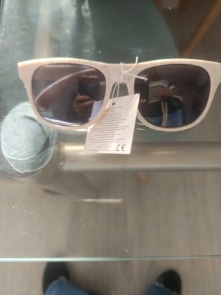 Gafas de sol beige estilo Ray Ban Nuevas!