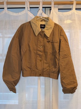 Cazadora Zara con cuello de pana