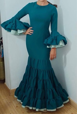 Vestido de flamenca verde con volantes