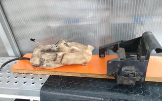 Caja Batería y Depósito Aceite Derbi GPR 125cc 2T