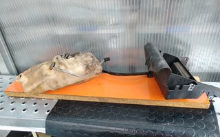 Caja Batería y Depósito Aceite Derbi GPR 125cc 2T
