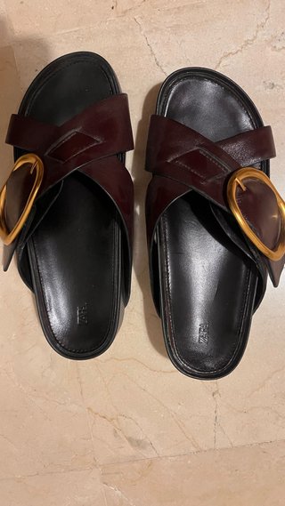 Sandalias Zara Marrones con Hebilla