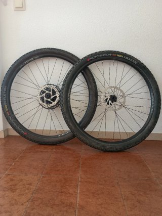 Juego de ruedas SunRigle Duroc30 tubeless ready