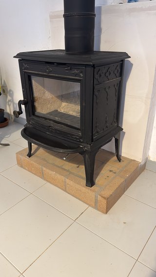 Estufa Jotul F100. Como nueva. Sólo 3 meses de uso