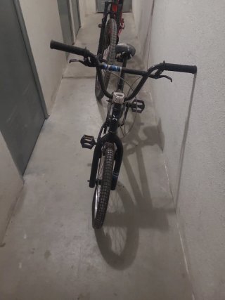 Bicicleta BMX Negra