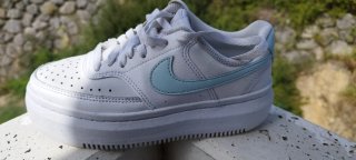 Zapatillas Nike Blancas y Azul Clarito