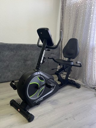 Bicicleta estática reclinada ZIPRO con respaldo