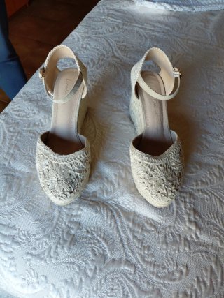 Zapatos de cuña mujer beige