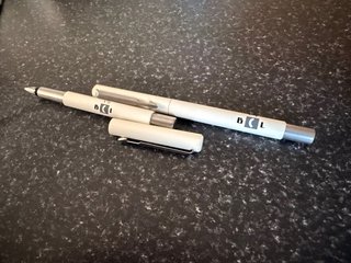 2 penne stilografiche Parker Vector (anni '80)