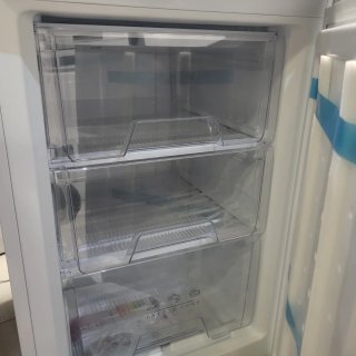 Congelatore verticale bianco