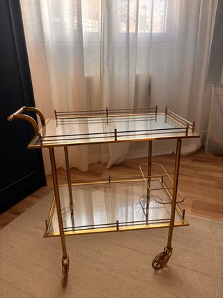 Camarera dorada con cristal