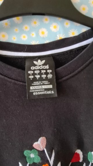 Sudadera Adidas Originals Negra Logo Flores