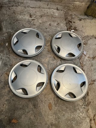 Tapacubos plateados (Set de 4)