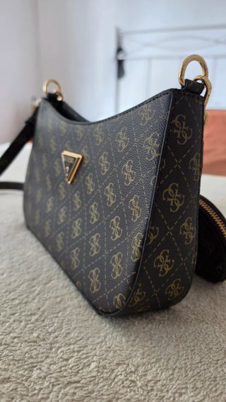 Bolso Guess marrón con monedero
