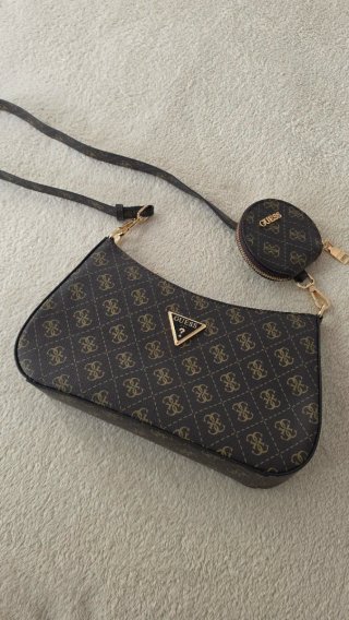 Bolso Guess marrón con monedero